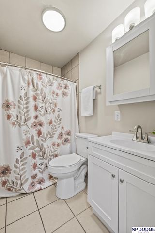 5613 Grand Avenue, Omaha, NE 68104