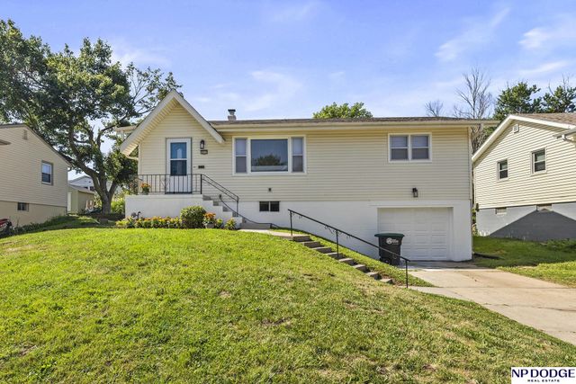 5613 Grand Avenue, Omaha, NE 68104