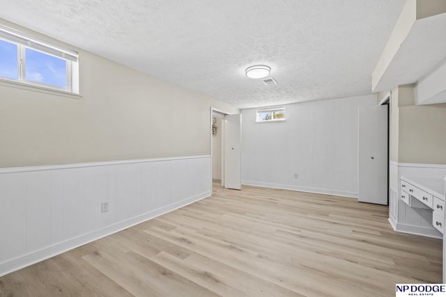 5613 Grand Avenue, Omaha, NE 68104