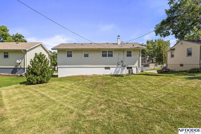 5613 Grand Avenue, Omaha, NE 68104
