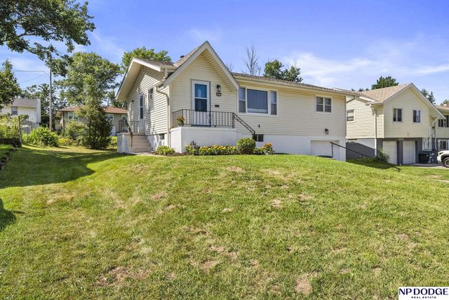 5613 Grand Avenue, Omaha, NE 68104