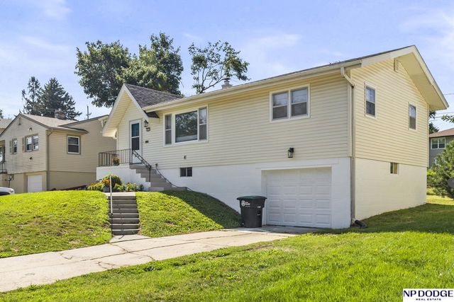 5613 Grand Avenue, Omaha, NE 68104