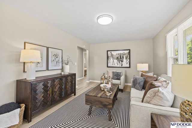 5613 Grand Avenue, Omaha, NE 68104