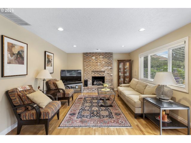 2745 Ne KELLY Pl, Gresham, OR 97030