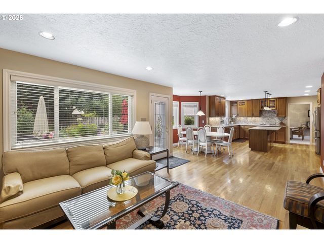 2745 Ne KELLY Pl, Gresham, OR 97030
