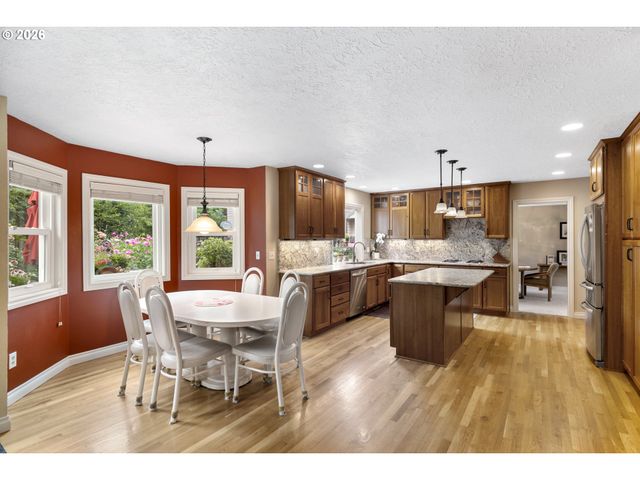 2745 Ne KELLY Pl, Gresham, OR 97030