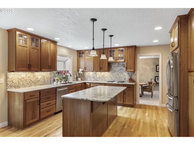 2745 Ne KELLY Pl, Gresham, OR 97030