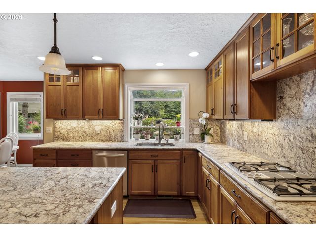 2745 Ne KELLY Pl, Gresham, OR 97030