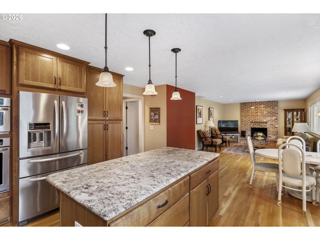 2745 Ne KELLY Pl, Gresham, OR 97030