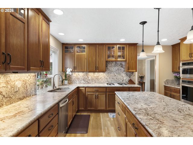2745 Ne KELLY Pl, Gresham, OR 97030