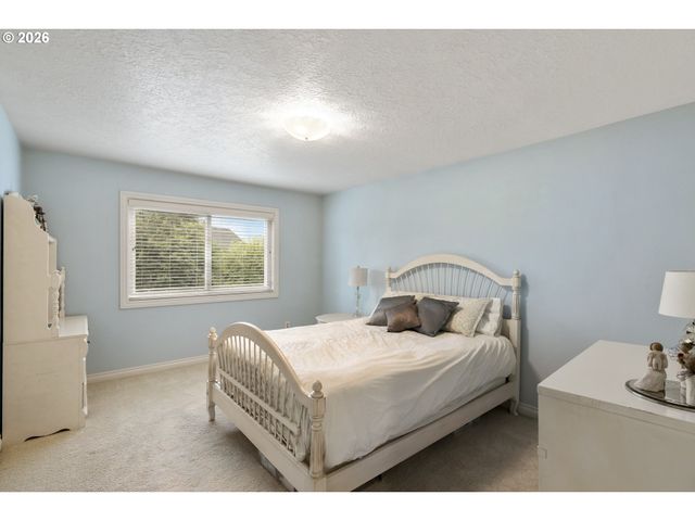 2745 Ne KELLY Pl, Gresham, OR 97030