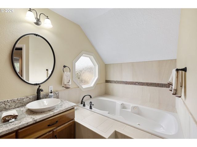 2745 Ne KELLY Pl, Gresham, OR 97030