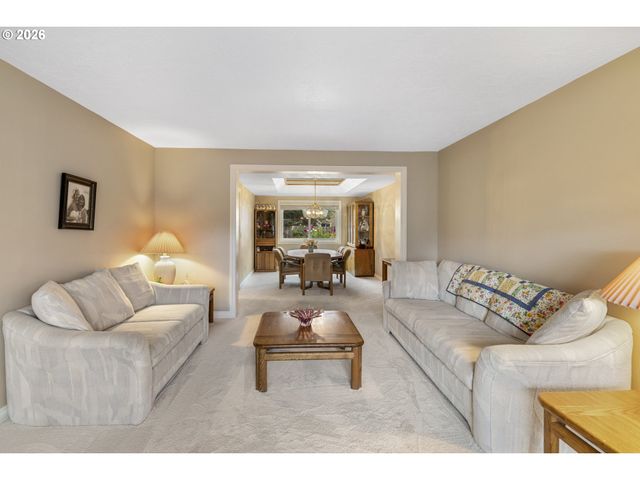 2745 Ne KELLY Pl, Gresham, OR 97030