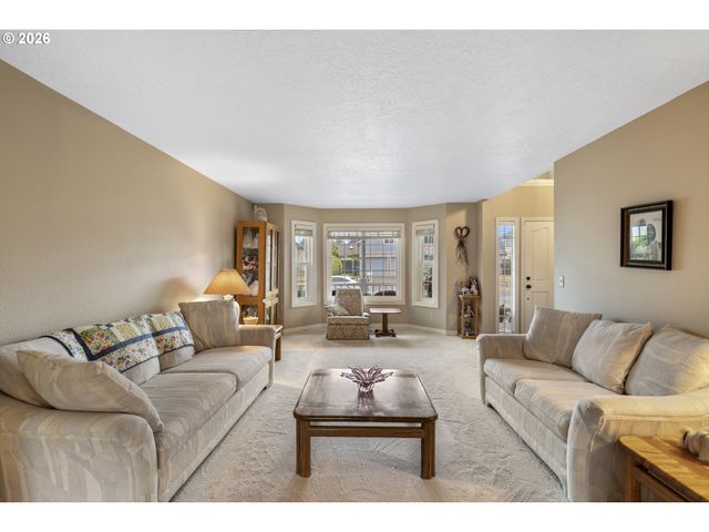 2745 Ne KELLY Pl, Gresham, OR 97030