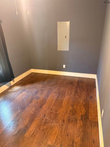 510 N PACIFIC AVENUE, Iowa Park, TX 76367