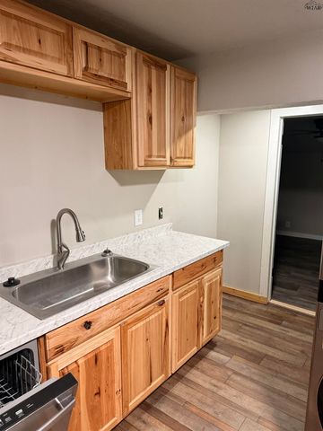 510 N PACIFIC AVENUE, Iowa Park, TX 76367