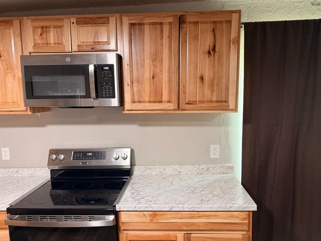 510 N PACIFIC AVENUE, Iowa Park, TX 76367