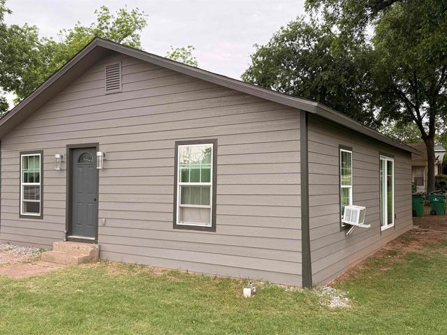510 N PACIFIC AVENUE, Iowa Park, TX 76367