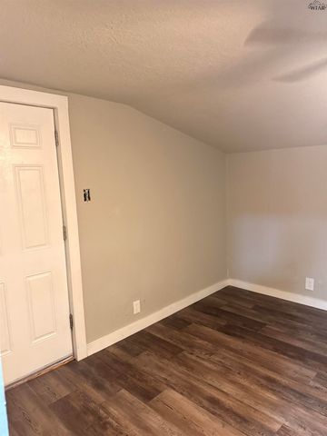 510 N PACIFIC AVENUE, Iowa Park, TX 76367