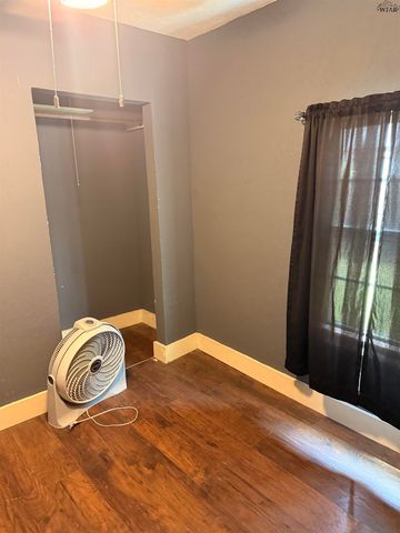510 N PACIFIC AVENUE, Iowa Park, TX 76367