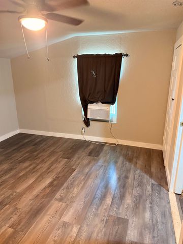 510 N PACIFIC AVENUE, Iowa Park, TX 76367