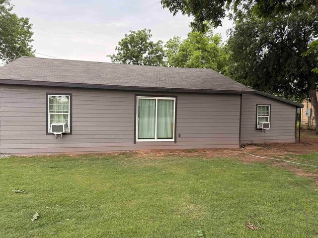 510 N PACIFIC AVENUE, Iowa Park, TX 76367