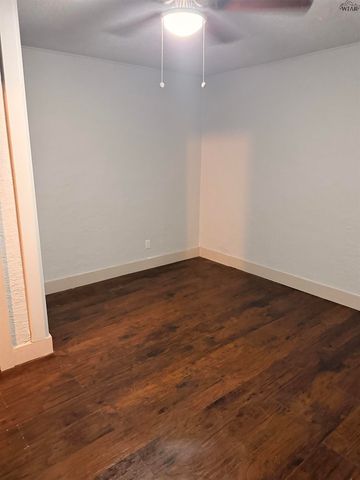 510 N PACIFIC AVENUE, Iowa Park, TX 76367