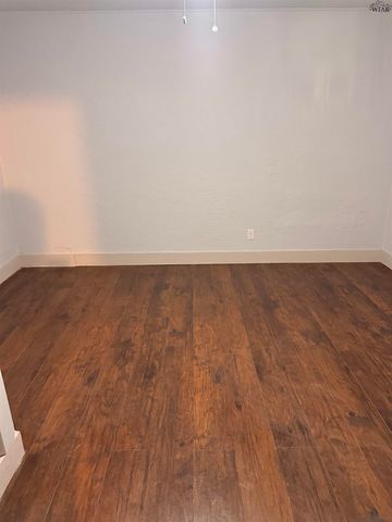 510 N PACIFIC AVENUE, Iowa Park, TX 76367