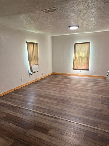 510 N PACIFIC AVENUE, Iowa Park, TX 76367