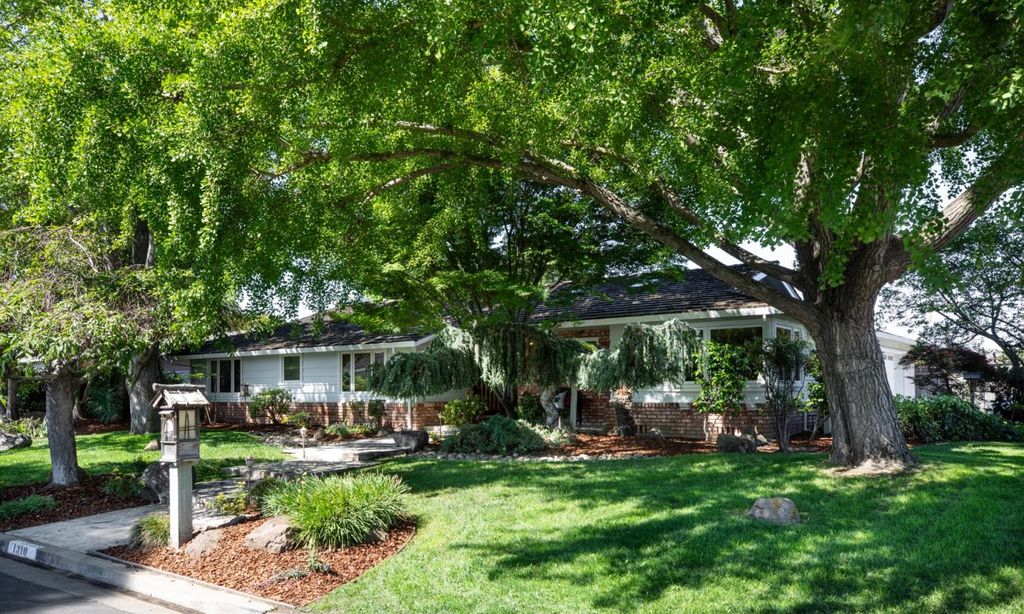 1310 Harwalt Drive, Los Altos, CA 94024