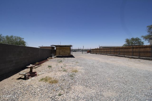 8606 N GATEWAY Boulevard, Canutillo, TX 79835