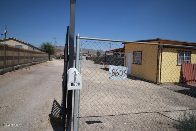 8606 N GATEWAY Boulevard, Canutillo, TX 79835