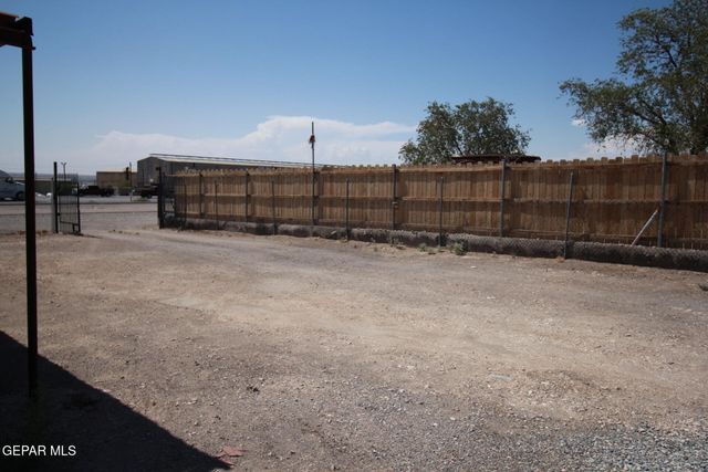 8606 N GATEWAY Boulevard, Canutillo, TX 79835