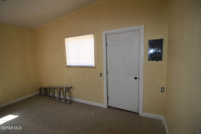 8606 N GATEWAY Boulevard, Canutillo, TX 79835