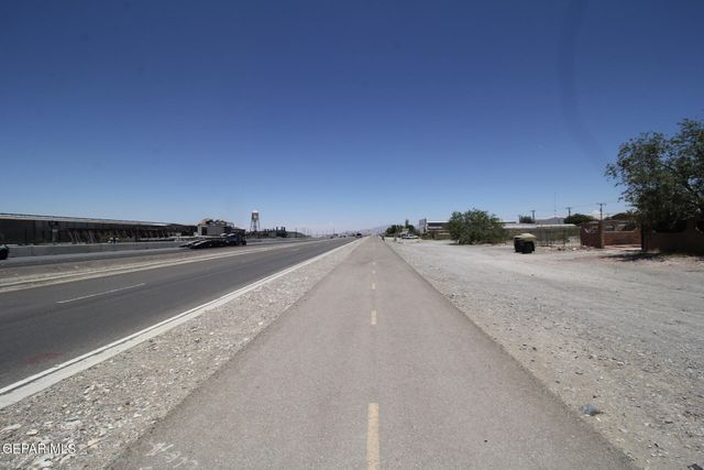 8606 N GATEWAY Boulevard, Canutillo, TX 79835