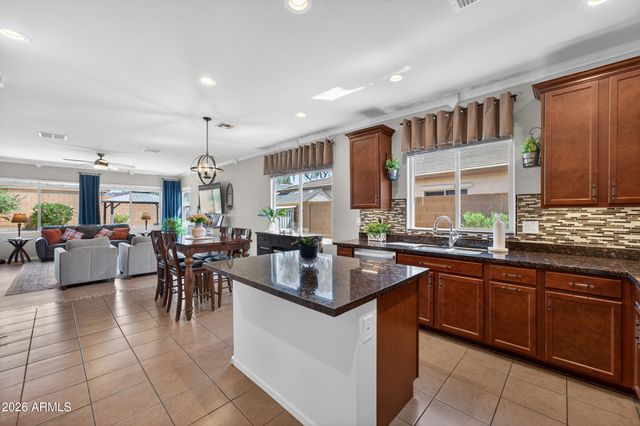 18612 W MOUNTAIN VIEW Road, Waddell, AZ 85355