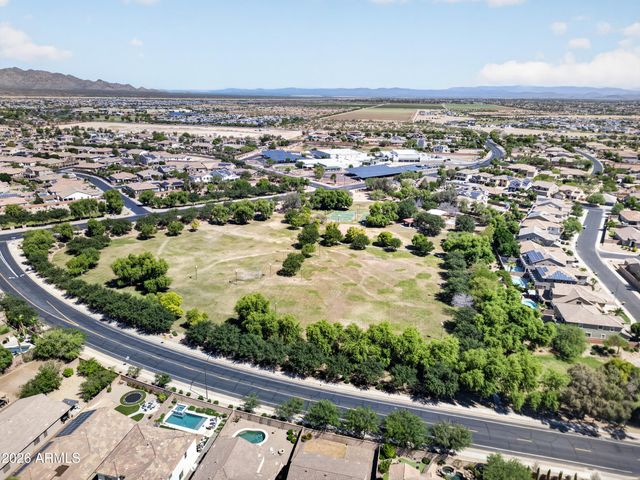18612 W MOUNTAIN VIEW Road, Waddell, AZ 85355