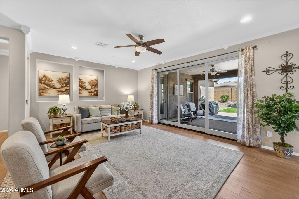 Image 7 of property listing at 18612 W MOUNTAIN VIEW Road, Waddell, AZ 85355