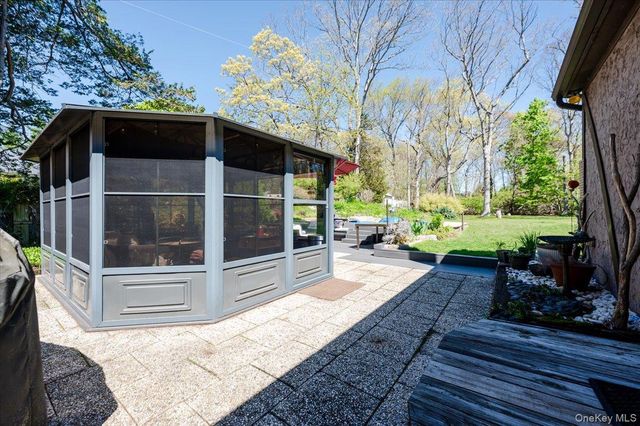 33 W Lakeland Street, Bay Shore, NY 11706