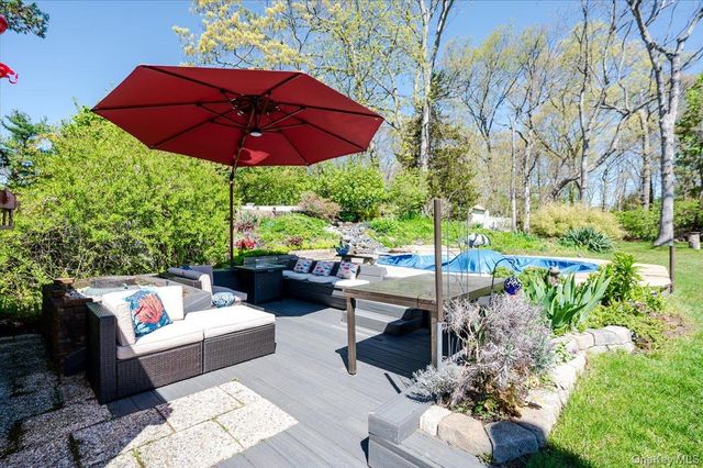 33 W Lakeland Street, Bay Shore, NY 11706