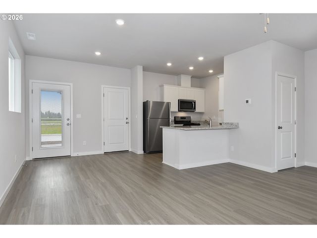 1285 PARKSIDE Ave, Woodburn, OR 97071