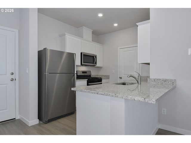 1285 PARKSIDE Ave, Woodburn, OR 97071