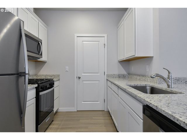 1285 PARKSIDE Ave, Woodburn, OR 97071