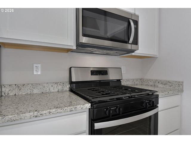 1285 PARKSIDE Ave, Woodburn, OR 97071