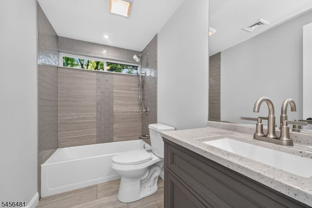 3 Pleasant Rd, High Bridge Boro, NJ 08829