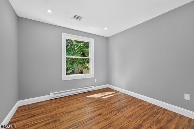 3 Pleasant Rd, High Bridge Boro, NJ 08829