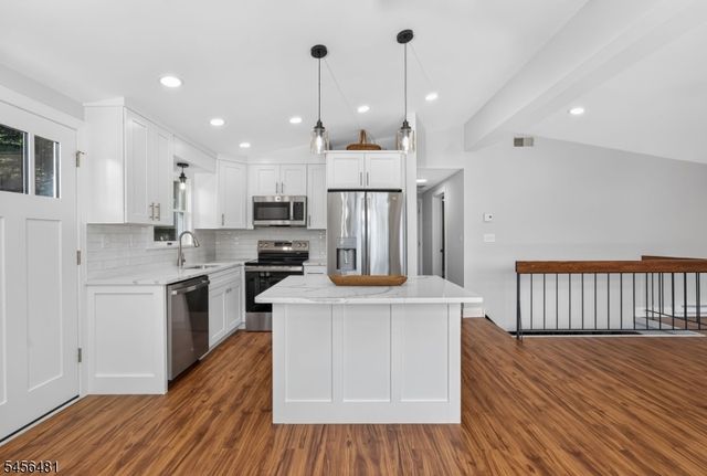 3 Pleasant Rd, High Bridge Boro, NJ 08829