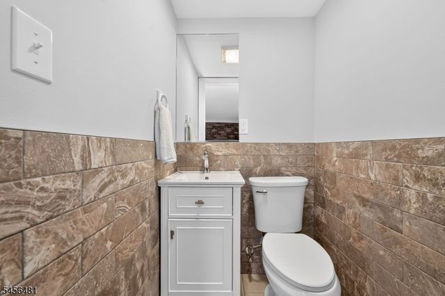 3 Pleasant Rd, High Bridge Boro, NJ 08829