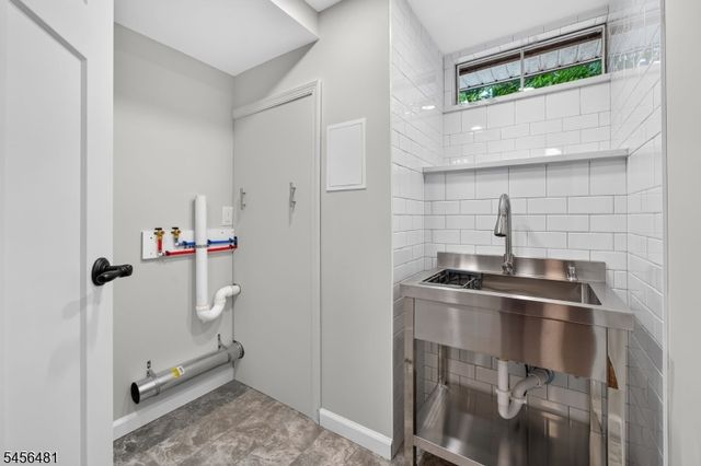 3 Pleasant Rd, High Bridge Boro, NJ 08829