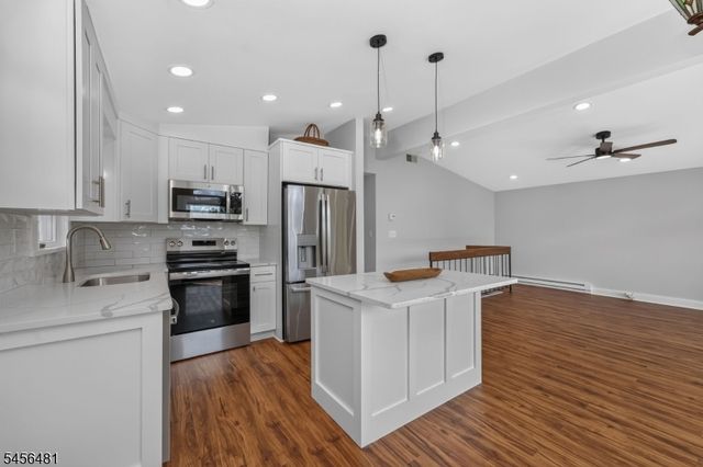 3 Pleasant Rd, High Bridge Boro, NJ 08829